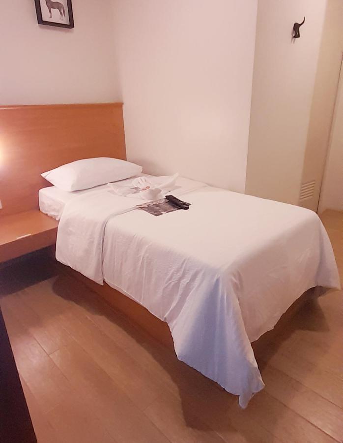 Aurora Suites Pasay Exteriér fotografie
